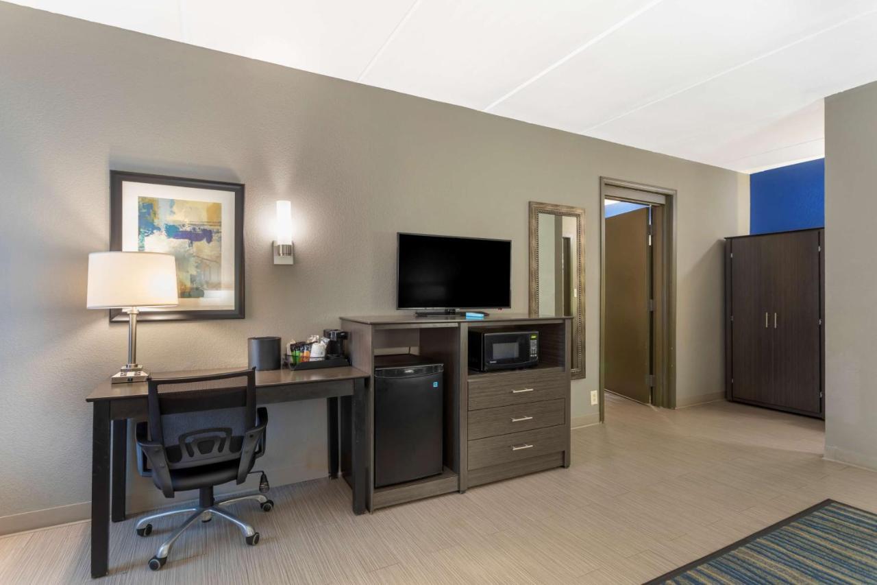 Best Western Plus Bowling Green Exterior photo