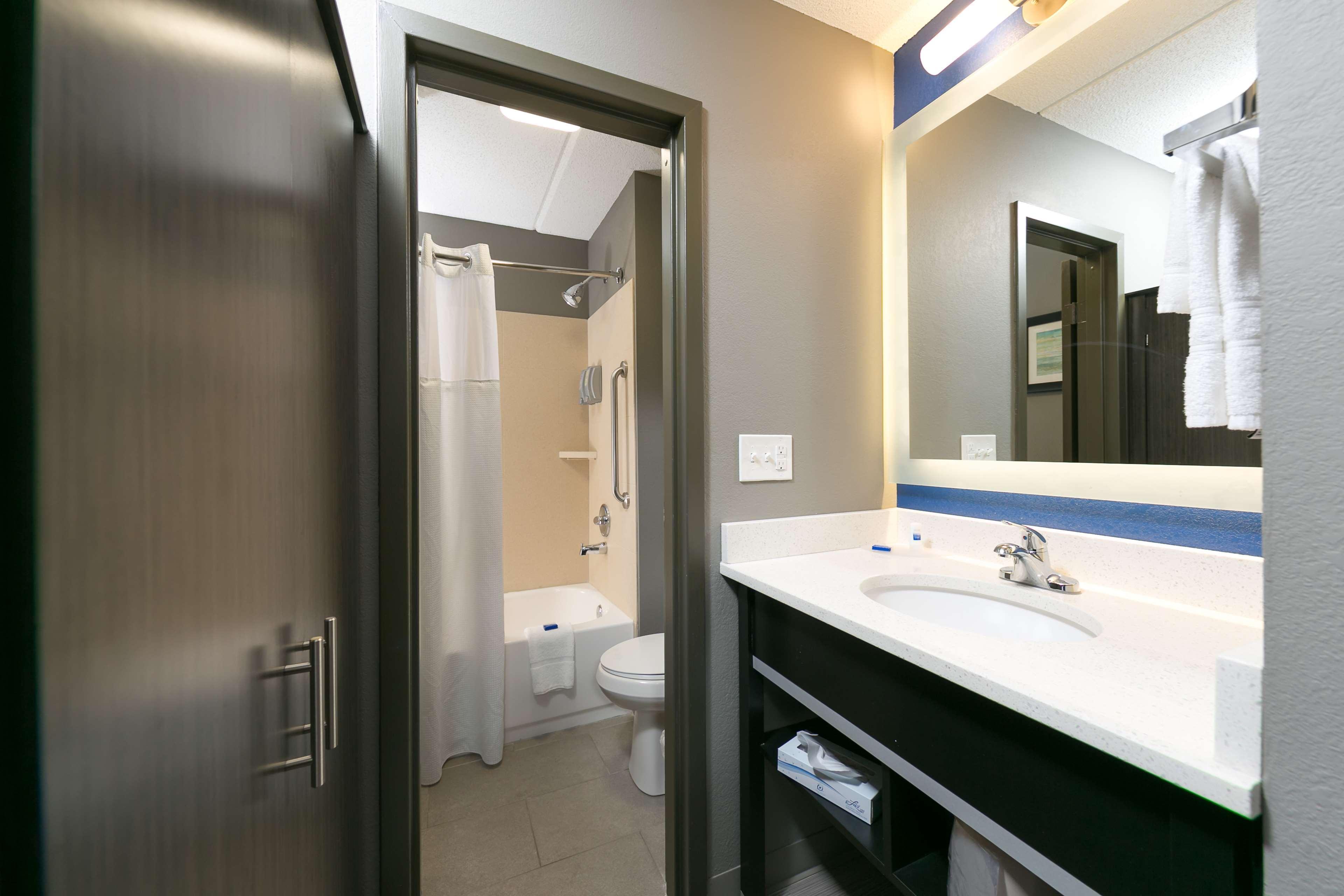 Best Western Plus Bowling Green Exterior photo