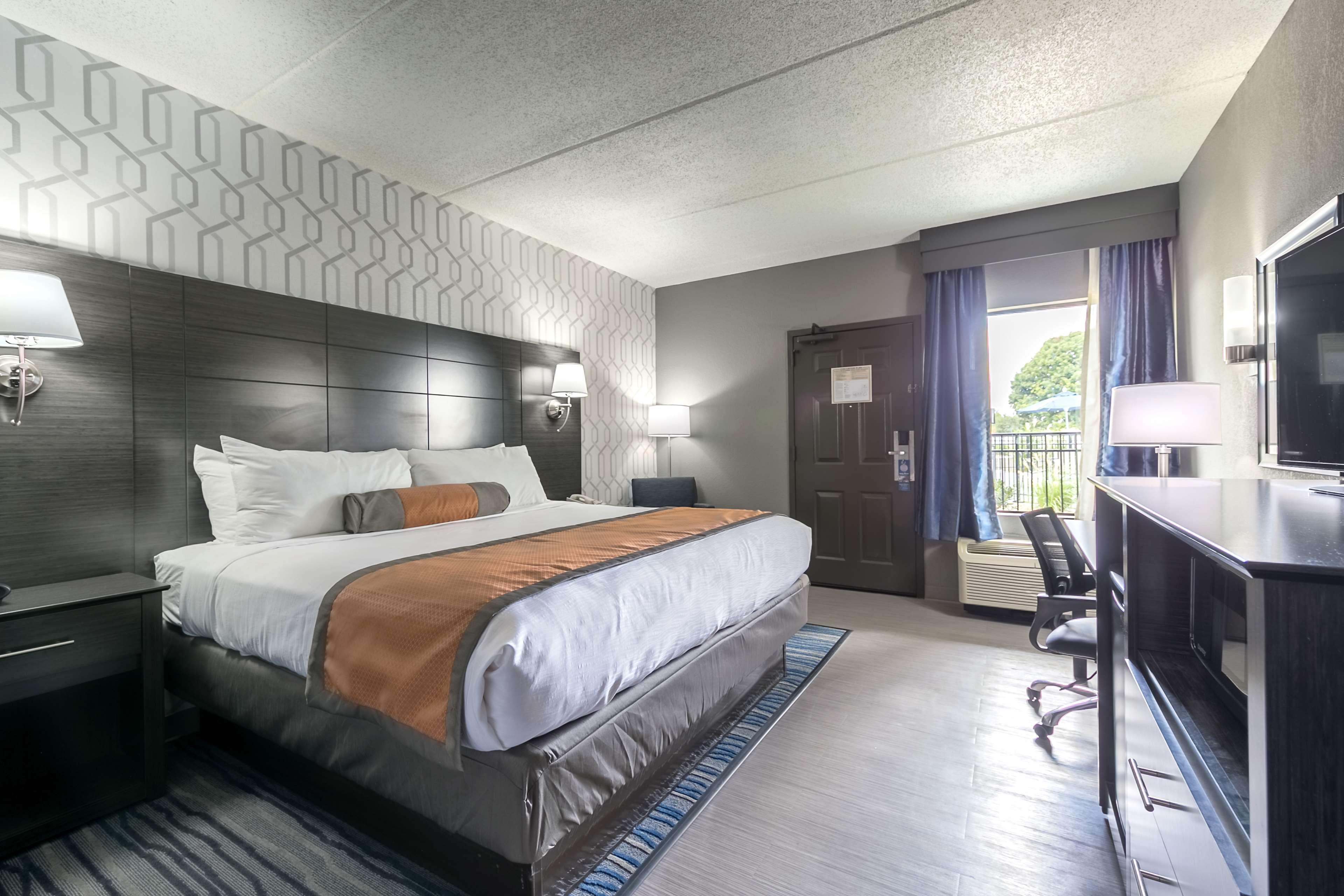 Best Western Plus Bowling Green Exterior photo